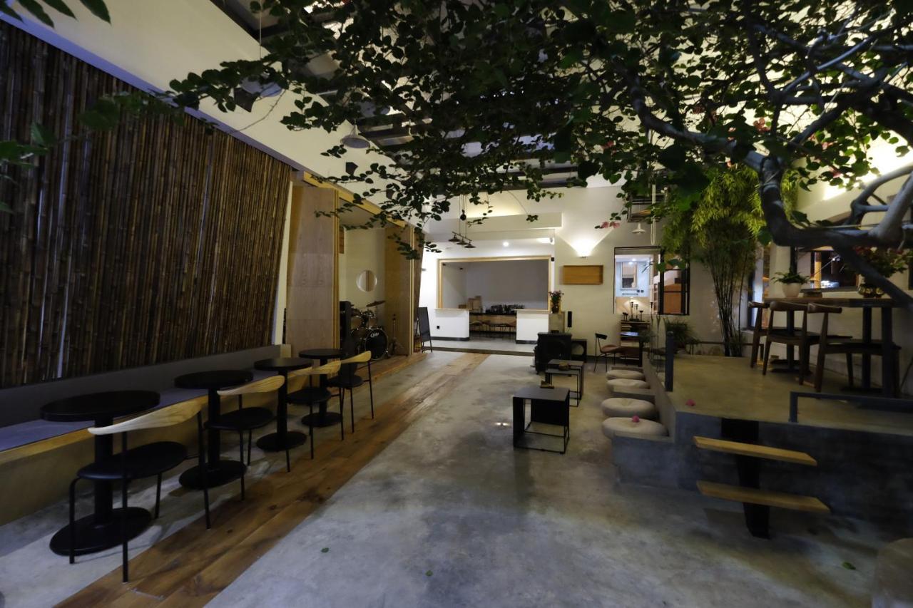 Dali Loft Travelling With Hostel Exterior photo